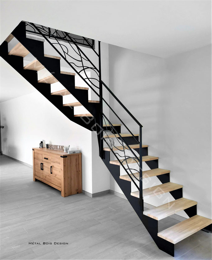 Escalier sur mesure quart tournant gauche simple crémaillère et rampe personnalisée