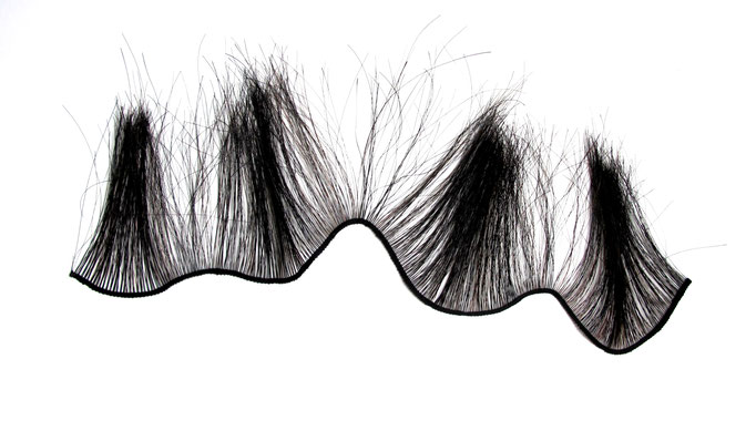 Ligne, 2021 Crin de cheval tissé, 60 cm x 30 cm Cousu sur toile - Collection particulière 