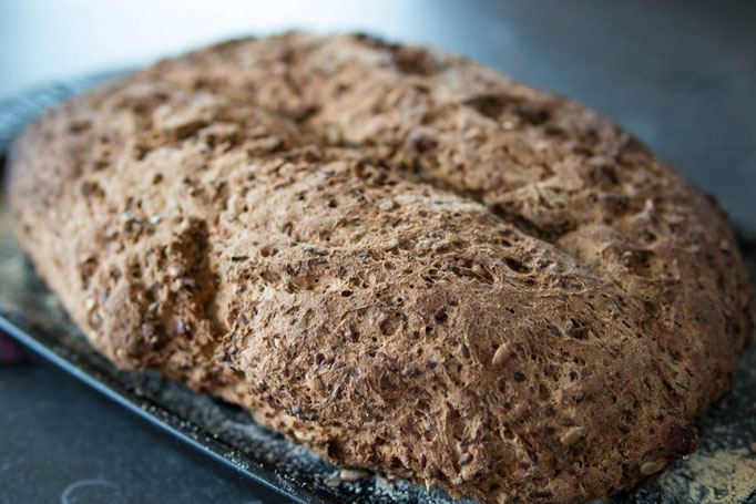 Vollkornbrot mit Möhre