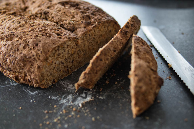 Vollkorn Möhrenbrot mit Sauerteig 