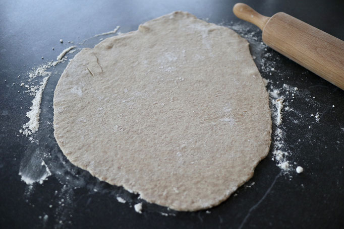 Bärlauchpesto Brot - Teig ausrollen