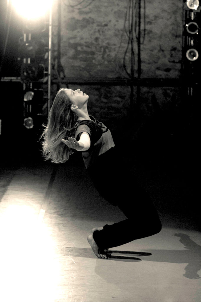 "Joanna Tentata" - choreography: Teet Kask - dancers: Mareike Franz, Lihito Kamiya_08