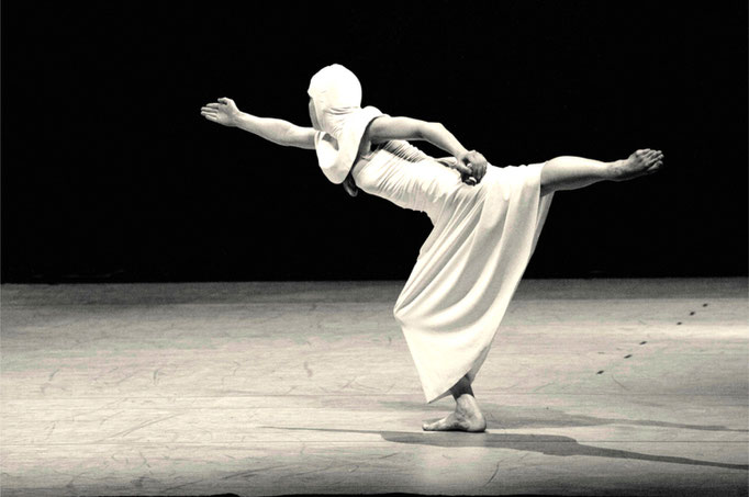 "Joanna Tentata" - choreography: Teet Kask - dancers: Mareike Franz, Lihito Kamiya_11
