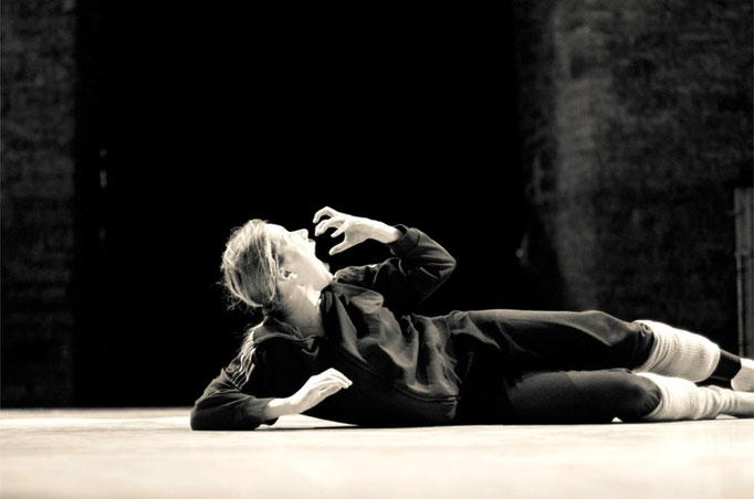 "Joanna Tentata" - choreography: Teet Kask - dancers: Mareike Franz, Lihito Kamiya_02
