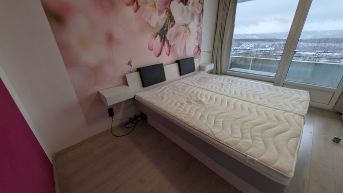 Schlafzimmer mit Wasserbett