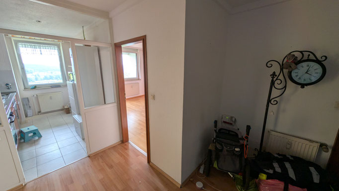 Diele mit Zugang Küche und Schlafzimmer