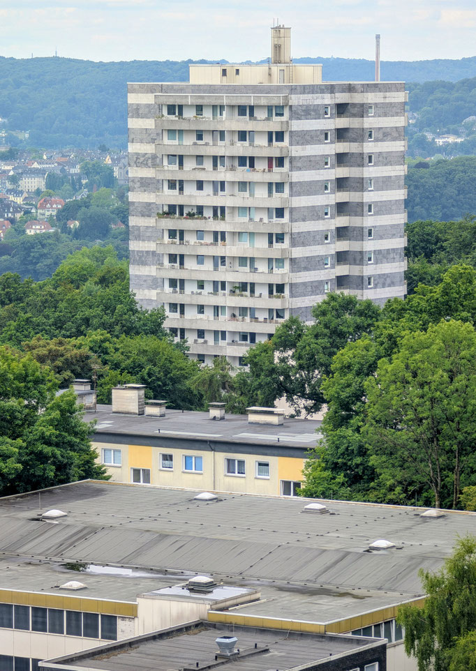 Marmorhaus (mit Dach EKZ-Parkhaus)