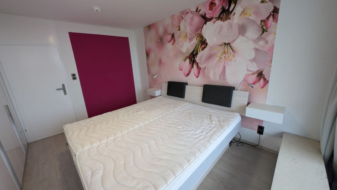 Schlafzimmer mit Wasserbett