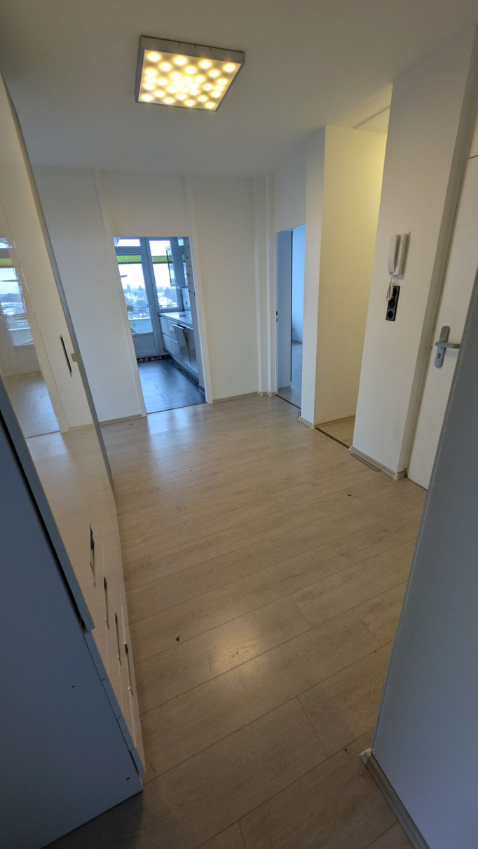 Flur Richtung Küche/Büro