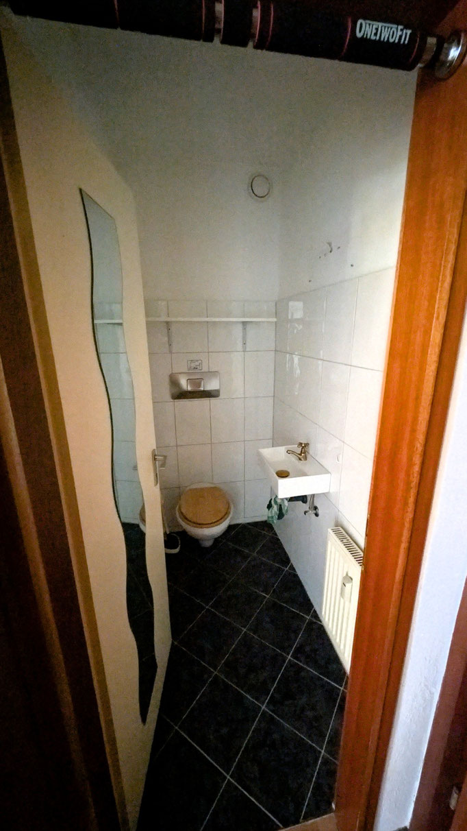 separates WC