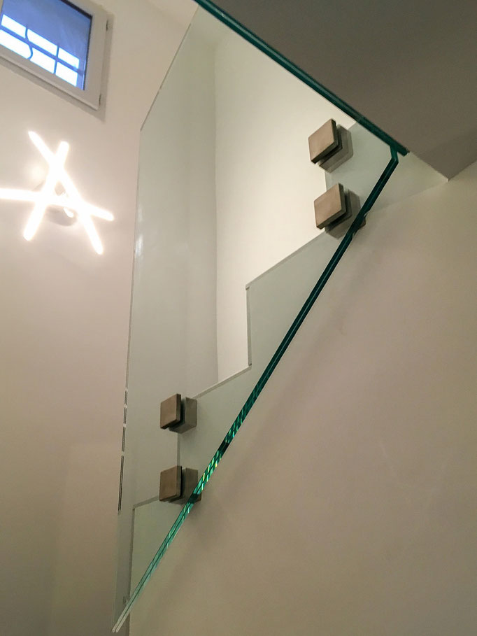 Garde-corps en verre sur-mesure pour escalier