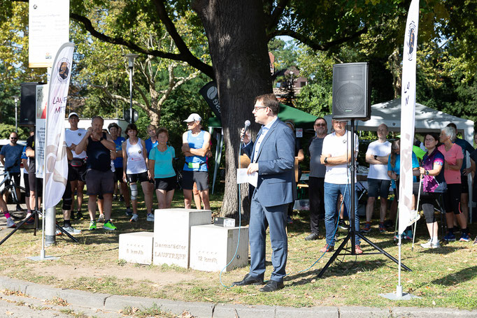 45. Hutzellauf 2024, Darmstädter Lauf-Treff, Oberbürgermeister Hanno Benz, Foto: Christa Daum