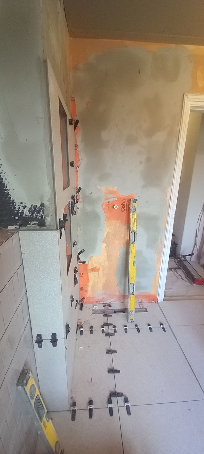 Tegelwerk - vloer inloopdouche op afschot naar de drain
