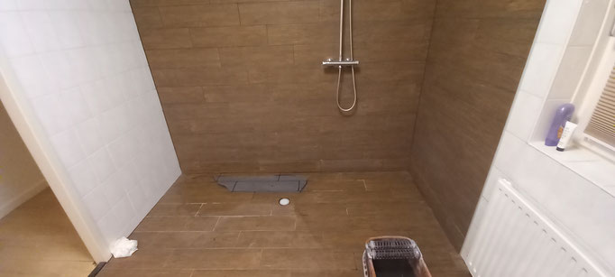 BTK Tegelzetters Venlo - tegelvloer repareren badkamer te Helden