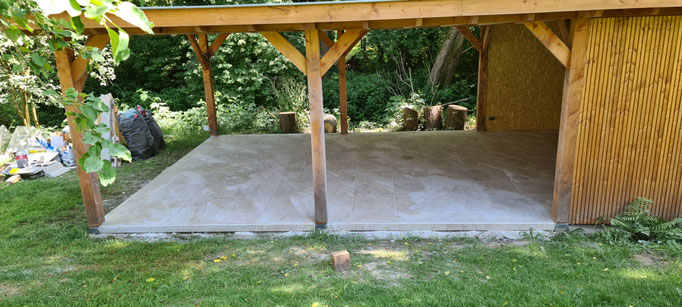 BTK Tegelzetters Venlo - aanleg overdekt terras te Wijnandsrade - tegelwerk standaard uitgevoerd in verstek - keramische tegels 60x60x2 cm