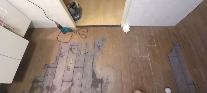 BTK Tegelzetters Venlo - tegelvloer repareren badkamer te Helden