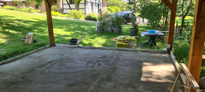 BTK Tegelzetters Venlo - aanleg overdekt terras te Wijnandsrade - tegelwerk standaard uitgevoerd in verstek - keramische tegels 60x60x2 cm