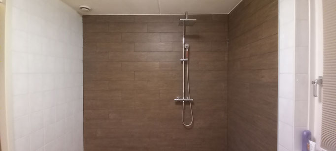 BTK Tegelzetters Venlo - tegelvloer repareren badkamer te Helden