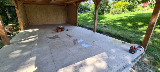 BTK Tegelzetters Venlo - aanleg overdekt terras te Wijnandsrade - tegelwerk standaard uitgevoerd in verstek - keramische tegels 60x60x2 cm