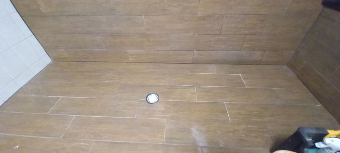 BTK Tegelzetters Venlo - tegelvloer repareren badkamer te Helden