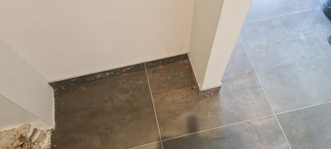 BTK Tegelzetters Venlo - tegelplinten plaatsen - badkamer te Simpelveld