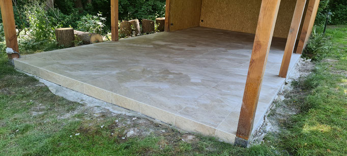 BTK Tegelzetters Venlo - aanleg overdekt terras te Wijnandsrade - tegelwerk standaard uitgevoerd in verstek - keramische tegels 60x60x2 cm