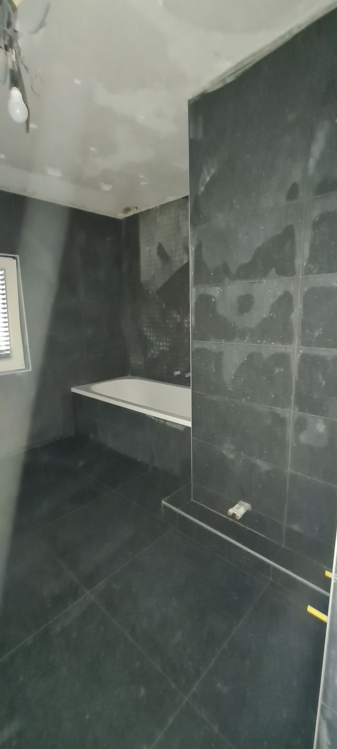 BTK Tegelzetters Venlo - renovatie badkamer te Herkenbosch - inwassen