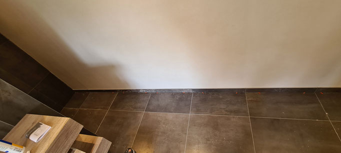BTK Tegelzetters Venlo - tegelplinten plaatsen - badkamer te Simpelveld