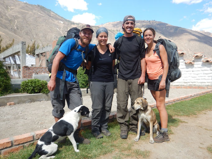und geschafft! Eine super schöne Wanderung haben wir erlebt mit Dane, Penny und Wyatt (sein schwarz-weisser Kollege war nicht dabei)