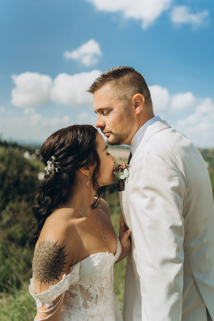 Brautpaar beim Paarshooting am Kloster Dahlheim - Hochzeitsfotograf Bielefeld