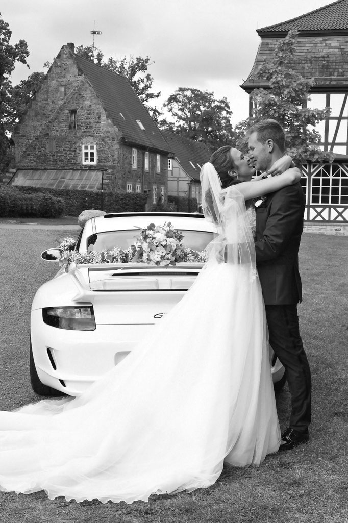 Brautpaar beim Paarshooting am Kloster Dahlheim - Hochzeitsfotograf Bielefeld