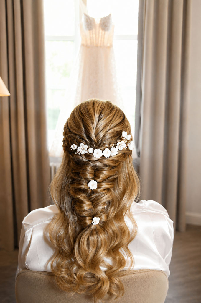Blonde Braut mit offener Frisur 
