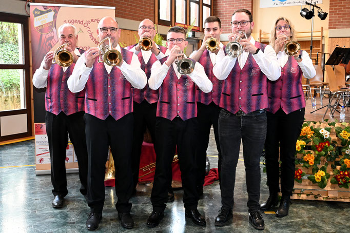 Trompete/Flügelhorn: Josef Thein, Stefan Thiel, Martin Welsch, Moritz Thiel, Alan Justin Kap, Tobias Theobald, Melanie Welsch