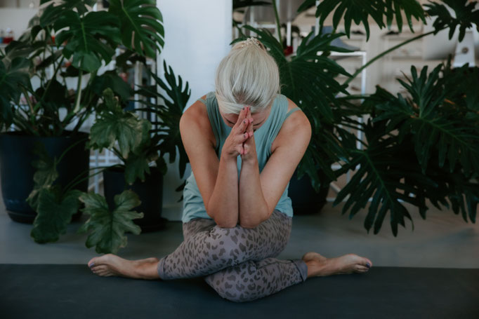 Adler – Garudasana sitzend