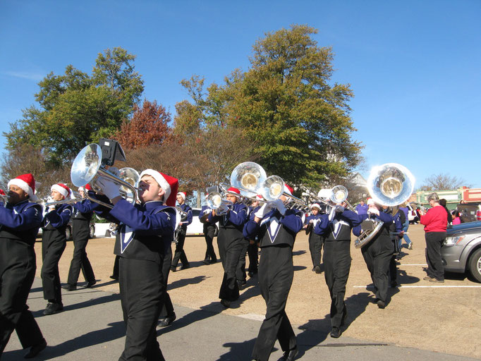 Mt. Vernon Band plays in Christmas Parade 2015