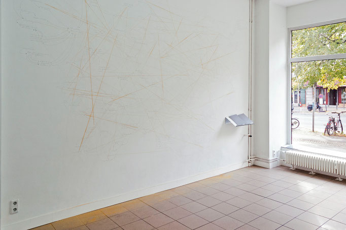 Anne Brannys · „o.T.“ Bleistift, Kreide auf Wand, 370 x 450 cm, 2015
