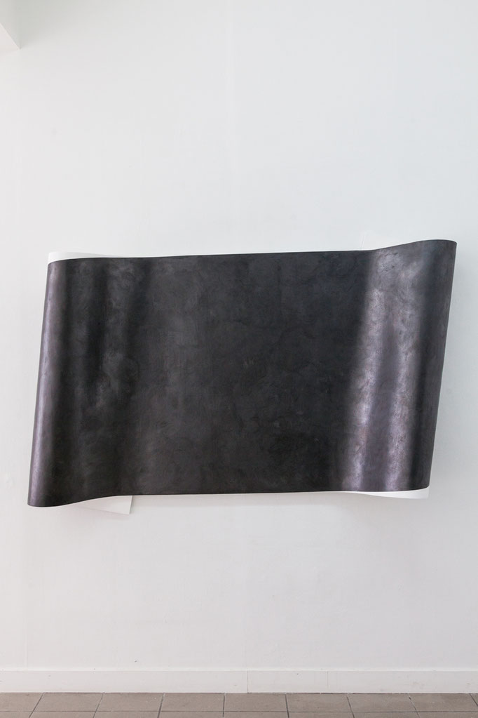 Wanda Stolle · Flogra, Grafit, Leinöl, Kreidegrund auf Holz, ca. 130 x 200 x 33 cm, 2016