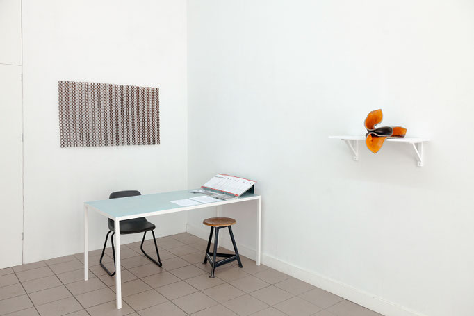 Ulrich Schreiber · Muster 56, Eisen, geschweißt, 2015 – Gabriele Künne · o sole mio Raku-Keramik glasiert, 2015