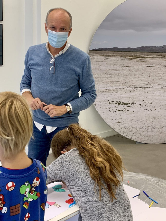 Workshopleiter Stefano Gualdi, "Die Karte vom Land meiner Träume", KKM-Kinderworkshop am 23.10.21 / Begleitveranstaltung zur Ausstellung "Auf lange Sicht"