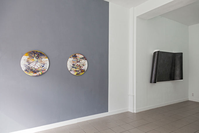 Matthias Moravek · Tambora II & I, Öl auf Leinwand, 2017 | Wanda Stolle · Flogra, Grafit, Leinöl, Kreidegrund auf Holz, 2016