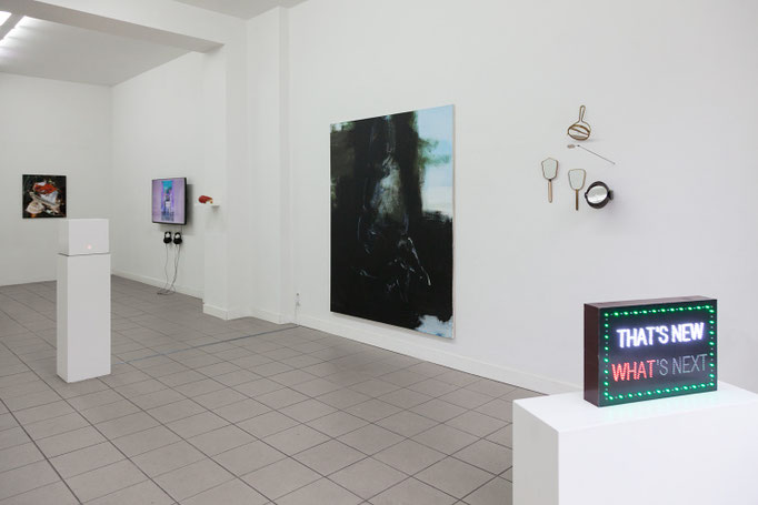 GIER - Ausstellungsansicht, im Vordergrund Benjamin Badock · Thats New Whats Next, 2014
