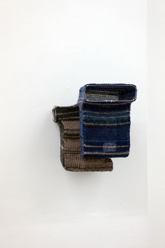 Cordula Prieser · case 1, Aluminium, Garne, 2012