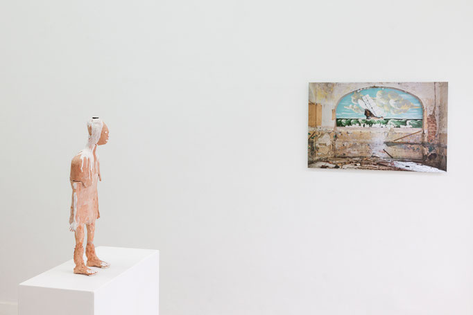 vLnR.: Susanne Ring · kleine Frau, Kaisu Koivisto (Liepaja, Lettland) aus der Serie Landscapes of Longing