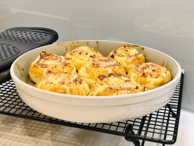 Meine Gäste haben zugegriffen, weil diese Schnecken einfach herzhaft deftig sind und genau das Richtige für jeder Party und jedes Buffet ♥