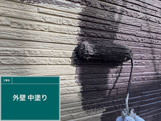 【施工写真】外壁塗装の中塗り