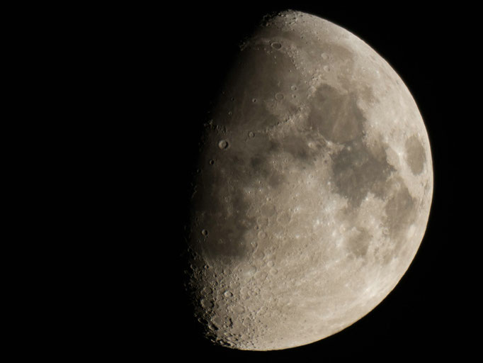 summer moon  alles an Brennweite aufgeboten...  EF100-400L @400mm  +2fach Telekonverter  +1,4fach Telekonverter  => ~1.100mm (an APC/C)  (~1.800mm an Kleinbild) :o)