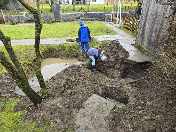 Im Februar haben wir mit dem Brückenbau begonnen. Alles beginnt mit einem guten Fundament.