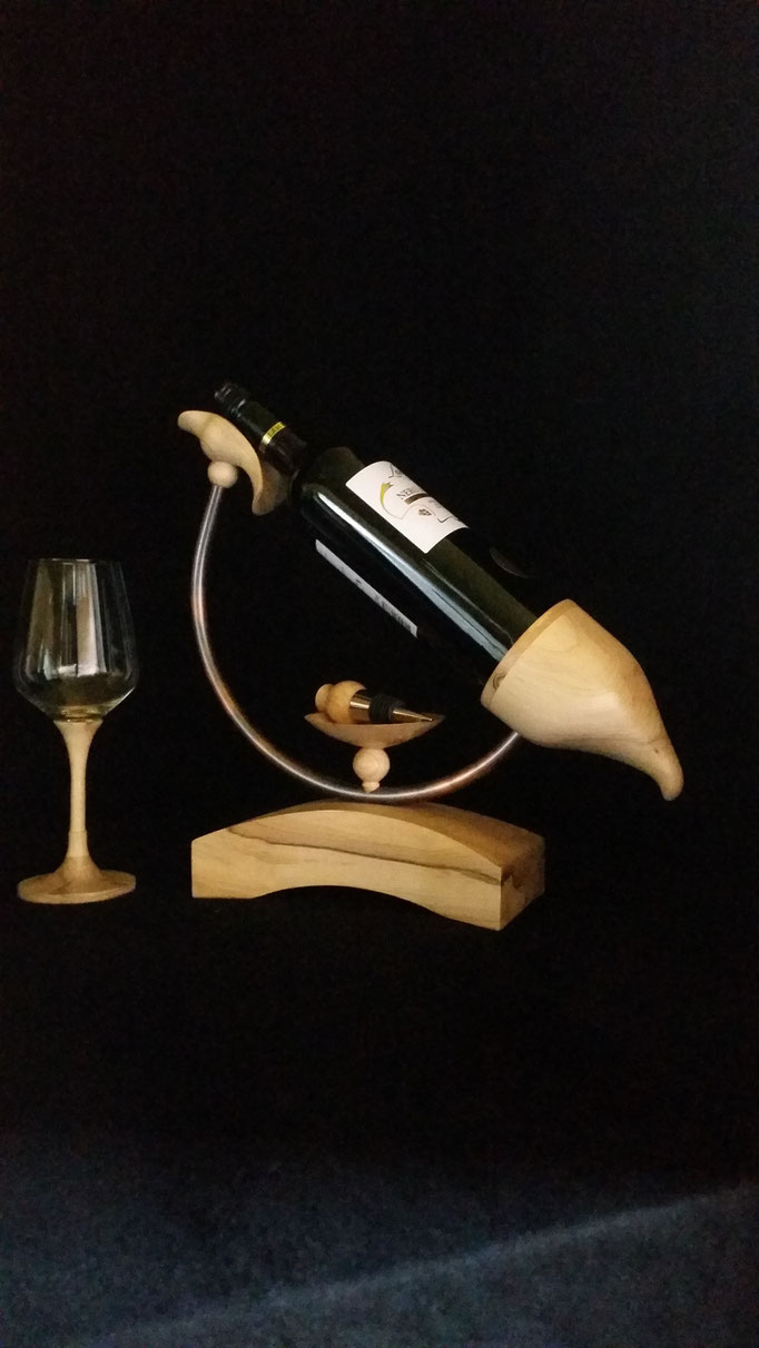 Weinflaschenständer aus Ahorn mit patiniertem Kupfer