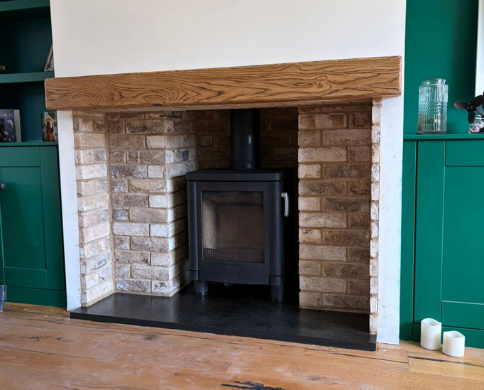 Fireplace chamber set in London Weathered Yellow