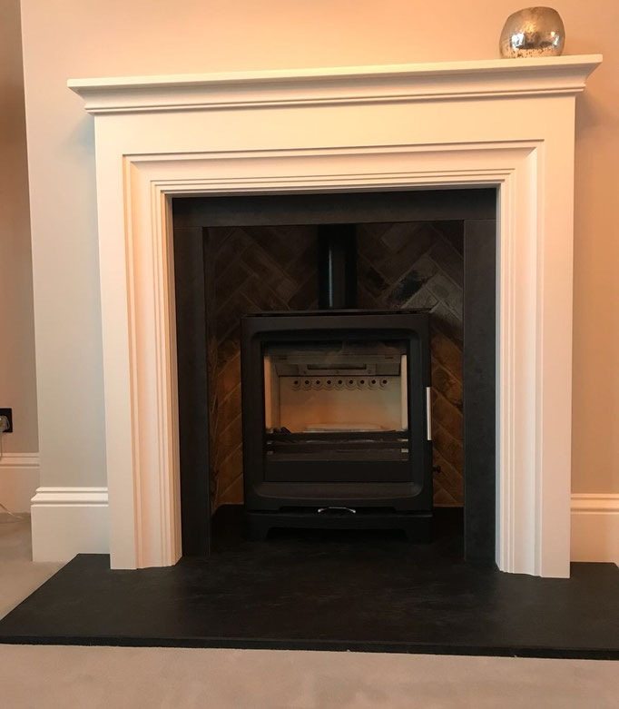 London Weathered Yellow fireplace chamber in Herringbone pattern